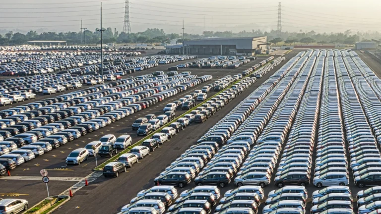 트럼프, USMCA 적용 상품 관련 멕시코·캐나다산 자동차 관세 한 달 유예 발표